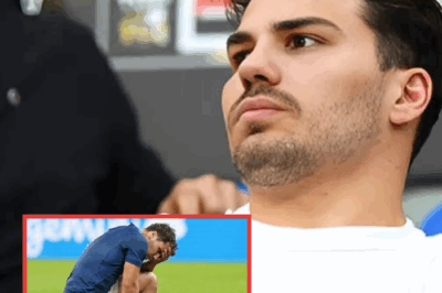 Antoine Dupont sacrifié sur l’autel de la performance ? Le cri d’alarme d’Ugo Mola après la blessure du maestro du Stade Toulousain bouleverse le rugby français : surmenage, calendrier infernal, silence coupable… un système entier mis en accusation pour avoir brisé la plus grande étoile du jeu.