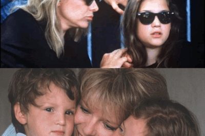 💔 En seulement cinq ans, France Gall perdait son mari Michel Berger et leur fille Pauline. Un chagrin immense immortalisé lors des obsèques de Michel Berger à Paris en 1992, où elle apparaît aux côtés de sa fille Pauline Hamburger, alors âgée de 13 ans. 🕊️  🌹 Retour sur ce moment bouleversant de la vie de la chanteuse, marqué par la douleur, l’amour familial et la résilience face à l’épreuve. ✨