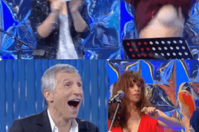 Gros oups sur le plateau 😳 – Dans N’oubliez pas les paroles, une choriste en dévoile un peu trop… 💥 Entre moments gênants, secrets révélés par inadvertance et rires incontrôlables, le plateau bascule dans l’inattendu ! 😱 Que cache vraiment cette séquence ? Coincidence ou vrai scandale ? 🤔 Les téléspectateurs sont sous le choc, les fans s’empressent de commenter, et tout le PAF s’enflamme ! Découvrez la vidéo qui fait parler toute la France et les détails croustillants de ce moment devenu viral… 👉 Voir le 1er commentaire 👇👇